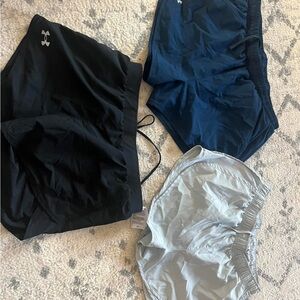 Under Armour Athletic Shorts / grey Nike shorts